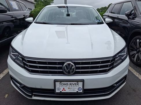 Used 2019 Volkswagen Passat 2.0T Wolfsburg w/ Wheels & Sunroof Package FWD image 2