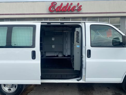 Used 2020 Chevrolet Express 2500 w/ Driver Convenience Package RWD image 21