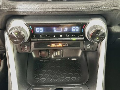 Used 2025 Toyota RAV4 XLE AWD/4WD image 13