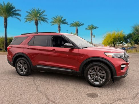 Used 2022 Ford Explorer XLT w/ Equipment Group 202A RWD image 7