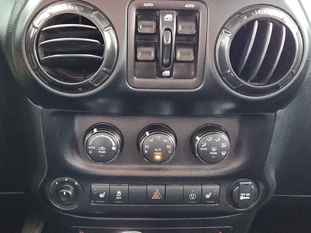 Used 2017 Jeep Wrangler Unlimited Rubicon AWD/4WD image 22