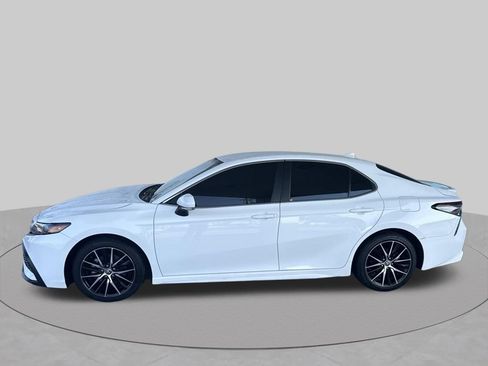 Used 2024 Toyota Camry SE FWD image 4