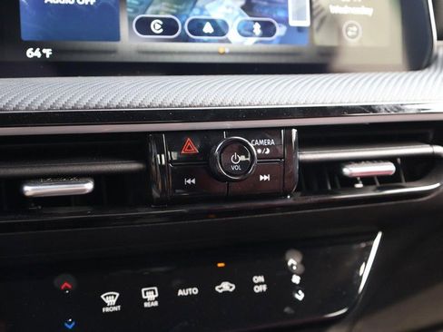 New 2025 Nissan Kicks SR image 15