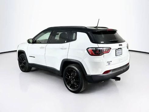 Used 2024 Jeep Compass Latitude w/ Altitude Special Edition AWD/4WD image 4
