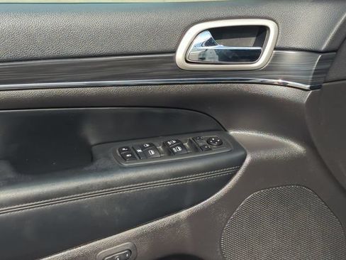 Used 2020 Jeep Grand Cherokee Limited AWD/4WD image 13