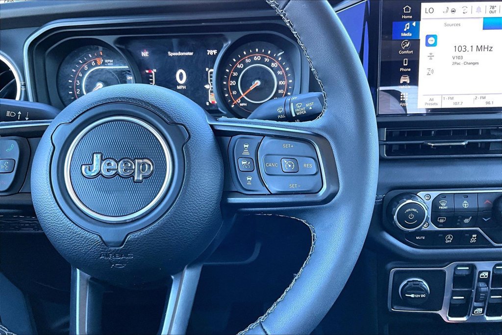 Used 2025 Jeep Gladiator Sport AWD/4WD image 18