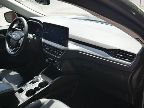 Certified 2025 Ford Escape Platinum AWD/4WD image 23