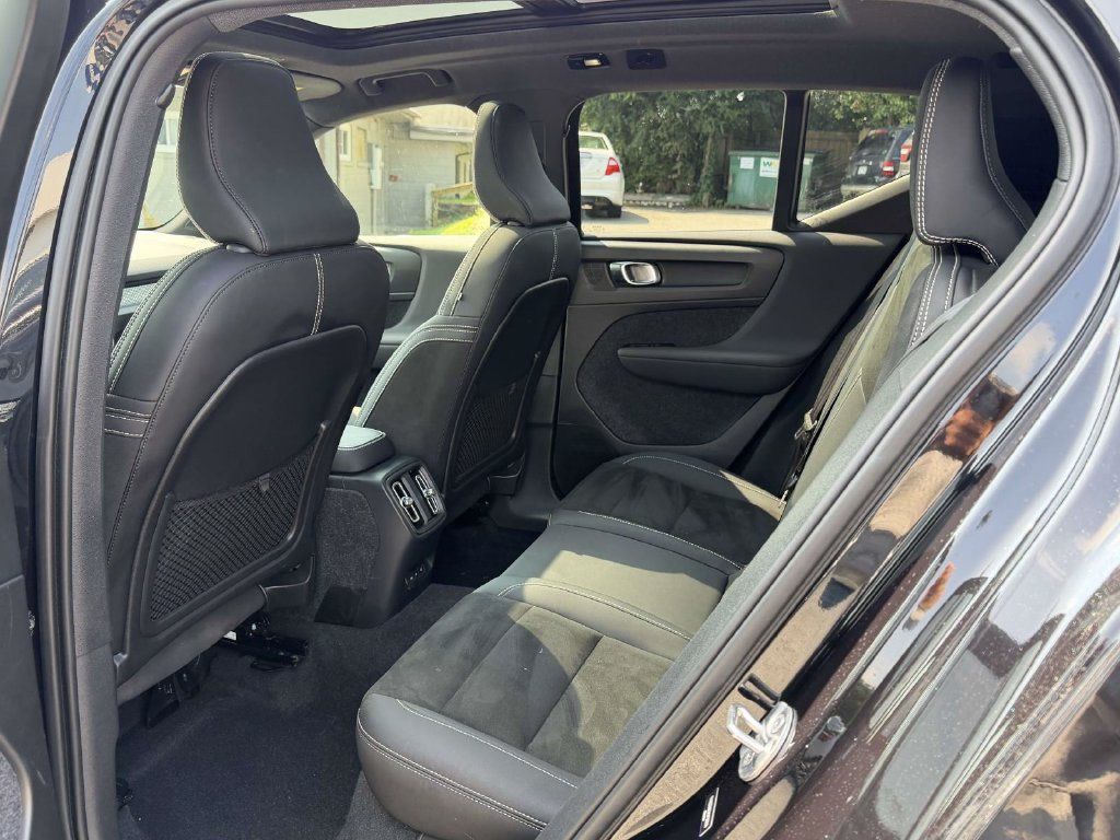 Used 2022 Volvo XC40 P8 Recharge Ultimate AWD/4WD image 14