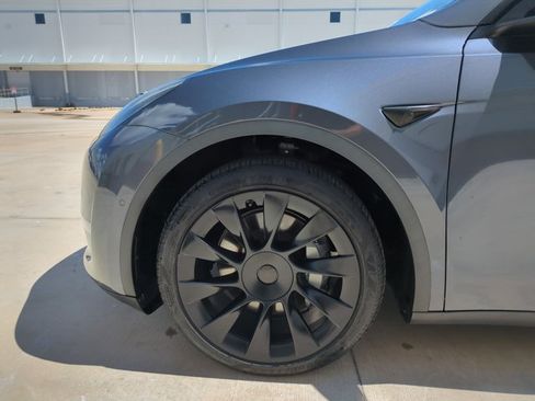 Used 2021 Tesla Model Y Long Range AWD/4WD image 24