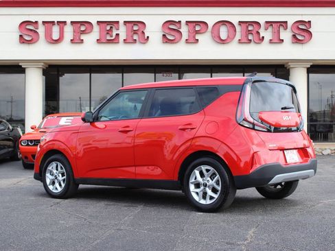 Used 2025 Kia Soul LX w/ LX Technology Package FWD image 5