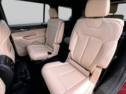 Used 2024 Jeep Grand Cherokee L Limited RWD image 21