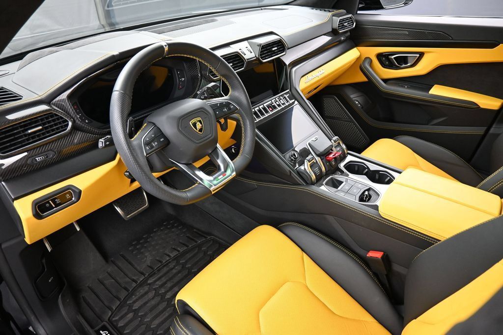 Used 2022 Lamborghini Urus AWD/4WD image 4