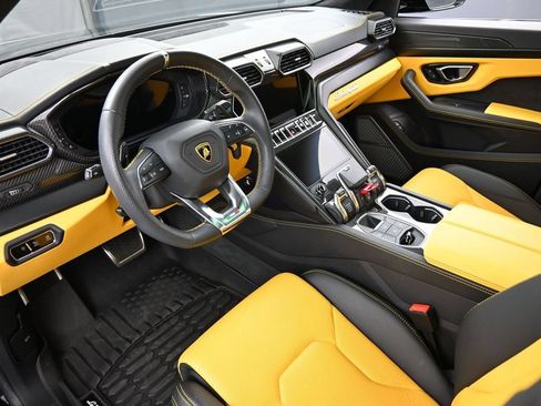 Used 2022 Lamborghini Urus AWD/4WD image 4