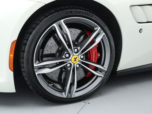 Certified 2020 Ferrari GTC4Lusso image 14