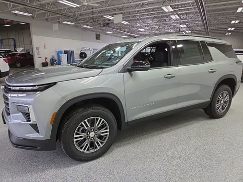 New 2026 Chevrolet Traverse LT image 3