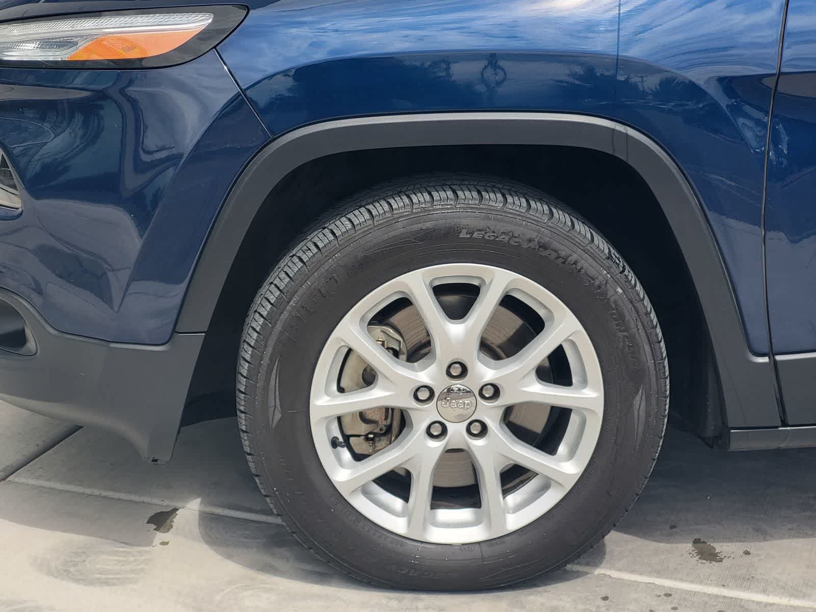 Used 2018 Jeep Cherokee Latitude Plus FWD image 8