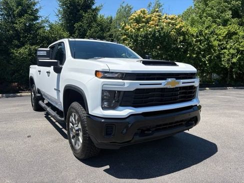 Used 2025 Chevrolet Silverado 2500 Custom w/ Custom Value Package AWD/4WD image 10