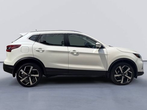 Used 2022 Nissan Rogue Sport SL w/ Premium Package FWD image 2