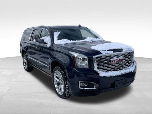 Used 2020 GMC Yukon XL Denali w/ Denali Ultimate Package image 3