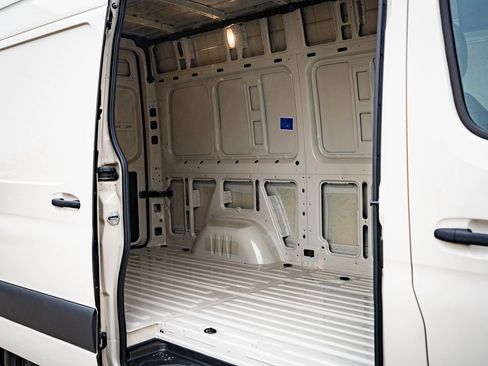 Used 2024 Mercedes-Benz Sprinter 2500 image 36