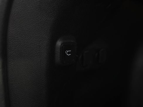 Used 2019 Jeep Cherokee Limited AWD/4WD image 14
