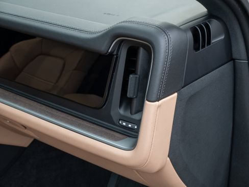 Certified 2024 Porsche Cayenne S w/ Premium Package Plus (PP1) image 33