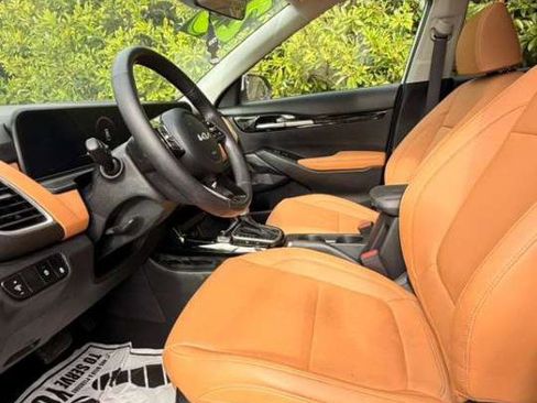 Used 2025 Kia Seltos EX w/ EX Sunroof Package FWD image 11