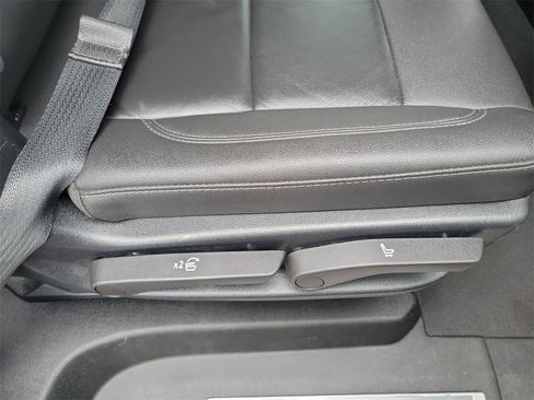 Used 2023 Chevrolet Suburban LT image 19