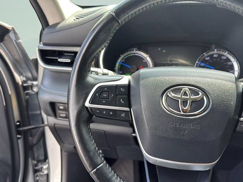 Used 2023 Toyota Highlander XLE FWD image 20