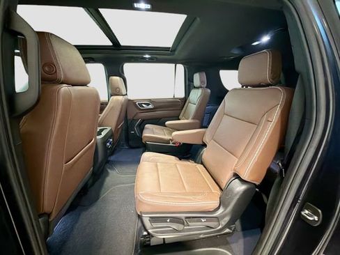 Used 2024 Chevrolet Suburban High Country image 24