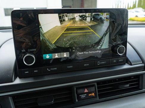 Used 2023 Honda Pilot LX image 5
