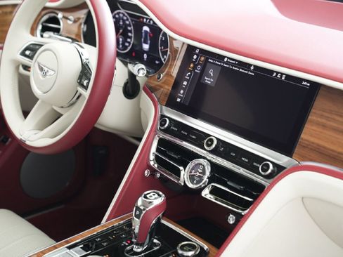 Used 2023 Bentley Flying Spur V8 AWD/4WD image 47