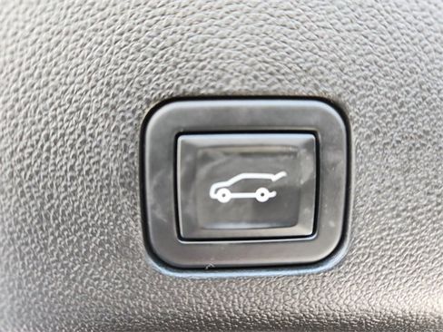 Certified 2024 GMC Yukon SLT w/ SLT Luxury Package image 6