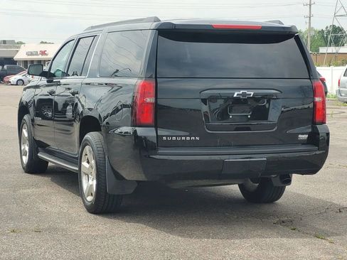 Used 2015 Chevrolet Suburban LT image 8
