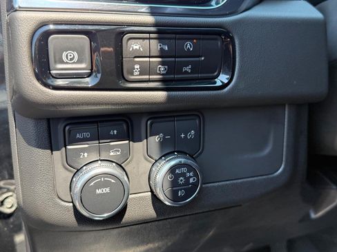 Used 2025 GMC Yukon Elevation AWD/4WD image 21