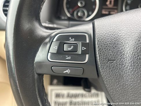 Used 2014 Volkswagen Tiguan SE image 18