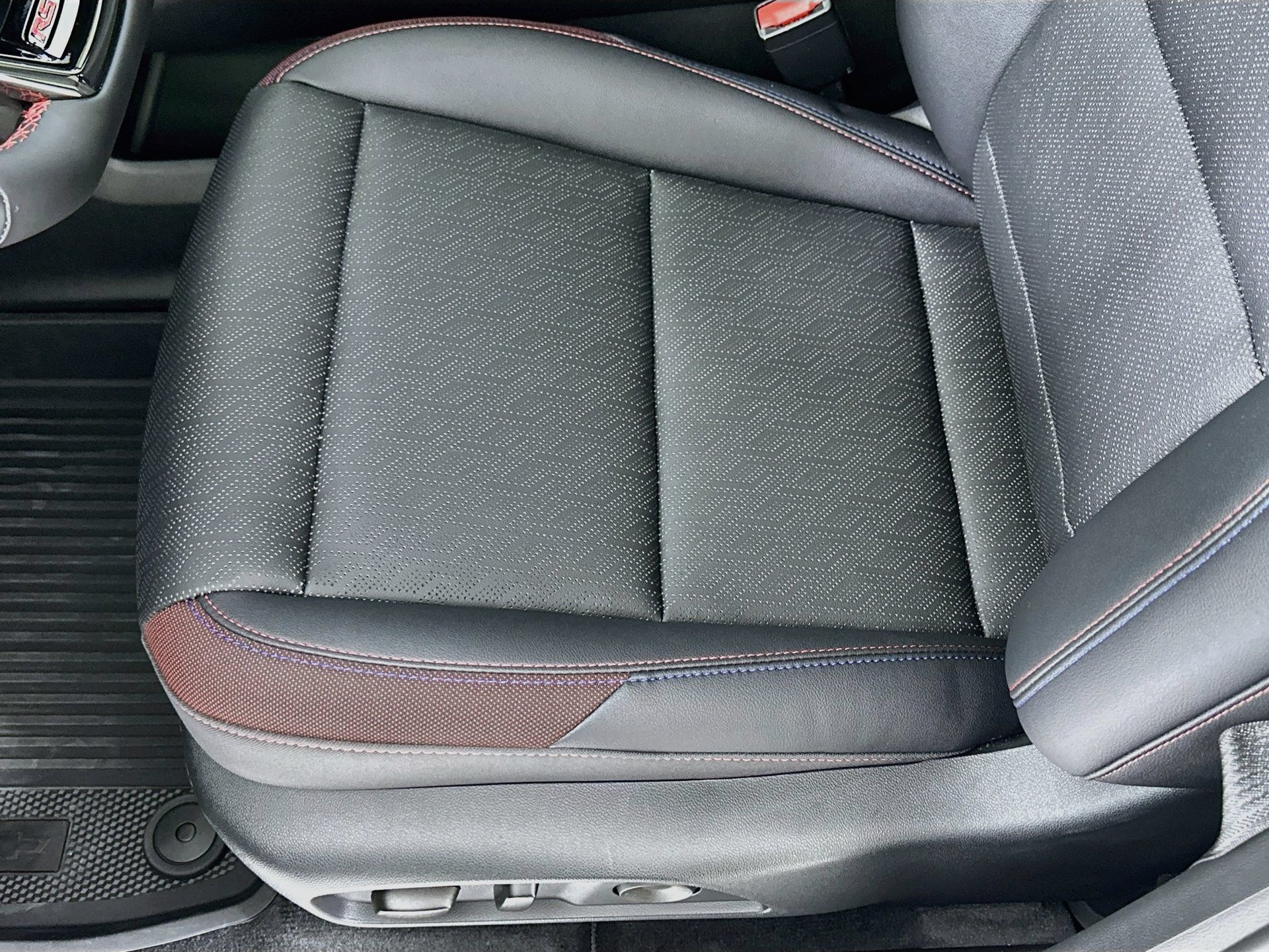 Used 2026 Chevrolet Equinox RS w/ Safety and Technology Package FWD image 20