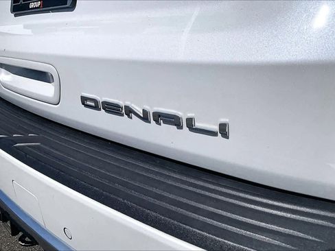 Used 2024 GMC Yukon Denali image 10