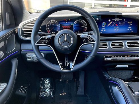 Used 2025 Mercedes-Benz GLE 450e 4MATIC image 5