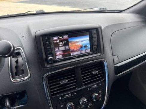 Used 2020 Dodge Grand Caravan SXT image 15