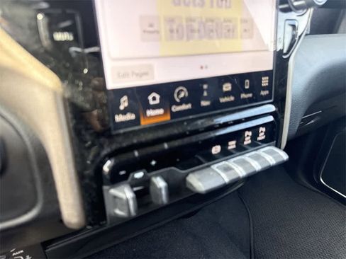 Used 2024 RAM 2500 Laramie image 24