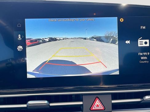 Used 2025 Hyundai Elantra Limited image 14