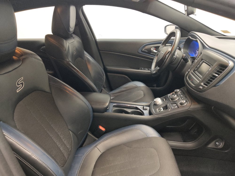 Used 2015 Chrysler 200 S FWD image 21
