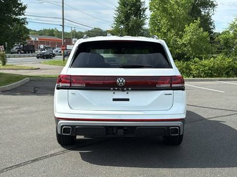 Used 2025 Volkswagen Atlas Peak Edition SE AWD/4WD image 5
