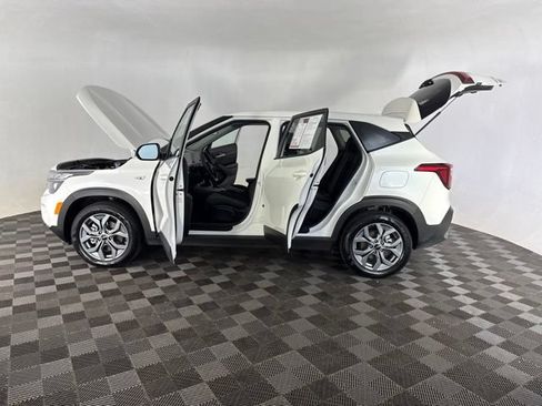 Certified 2026 Kia Seltos LX AWD/4WD image 11