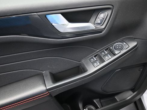 Used 2025 Ford Escape ST-Line AWD/4WD image 10