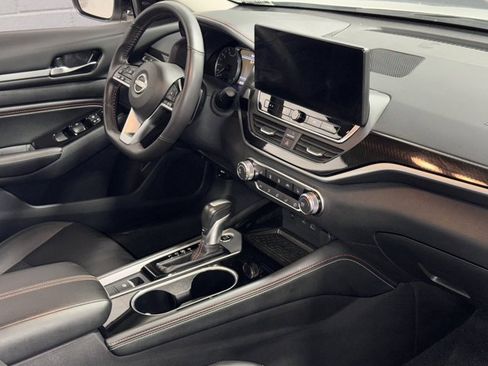 Used 2023 Nissan Altima 2.5 SR w/ SR Premium Package image 12