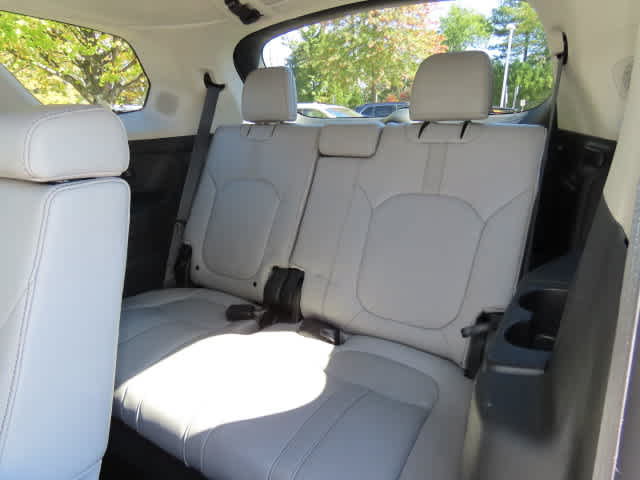 Used 2024 Honda Pilot Touring image 16