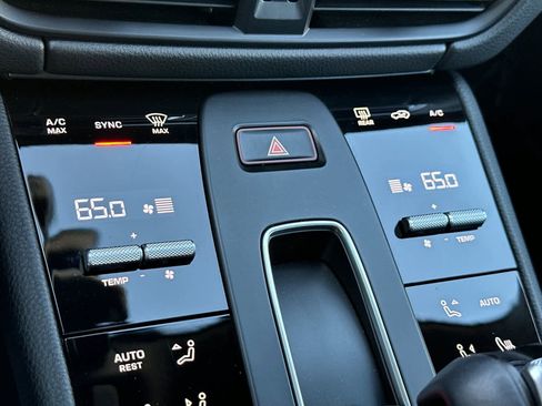 Certified 2025 Porsche Macan image 23