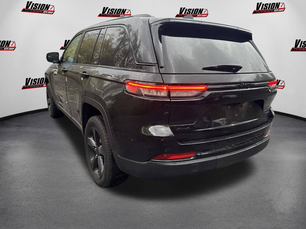 Used 2025 Jeep Grand Cherokee Limited w/ Black Appearance Package AWD/4WD image 7